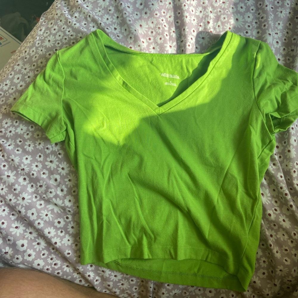 Kelly green baby-tee crop top t-shirt